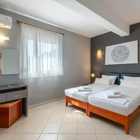Aparthotel Ampelia Kassandra 3*