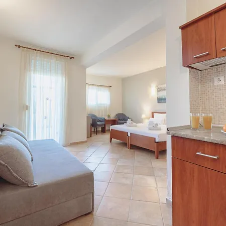 Ampelia Kassandra 3*