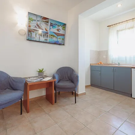 Aparthotel Ampelia Kassandra Hanioti