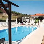 Ampelia Kassandra 3*