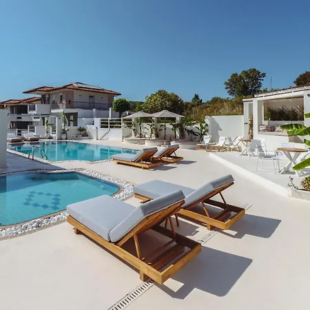 Ampelia Kassandra Aparthotel