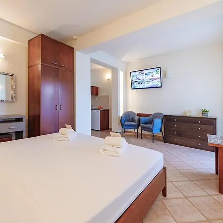 Ampelia Kassandra Aparthotel 3*