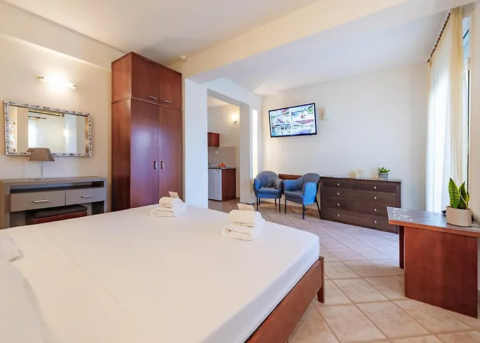 Ampelia Kassandra Aparthotel 3*